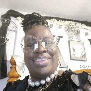 Meet your Posher, Regina